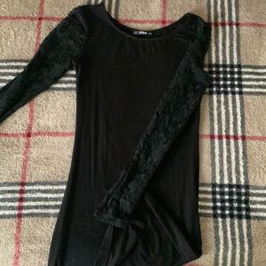 Black laced-sleeve fitted dress